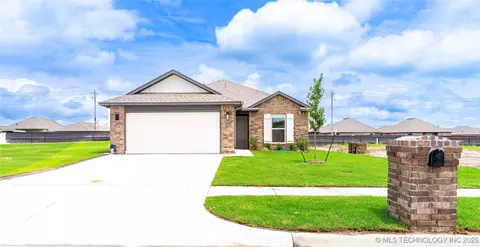 10905 S 272nd East Ave, Coweta, OK 74429