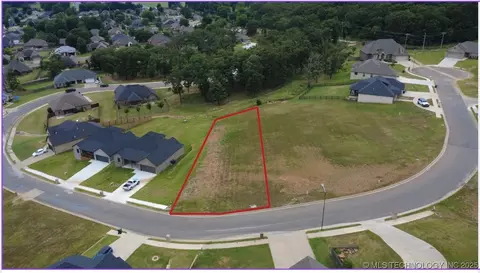550 Woodlands Dr, Tahlequah, OK 74464