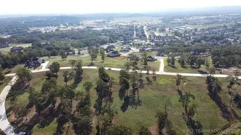 828 Ridgeview Dr, Tahlequah, OK 74464