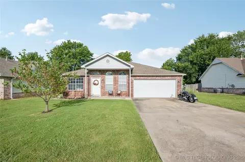 610 N Bixby St, Coweta, OK 74429