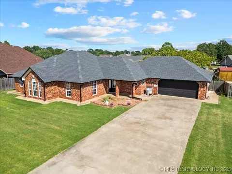 1045 W Mcintosh Ave, Checotah, OK 74426