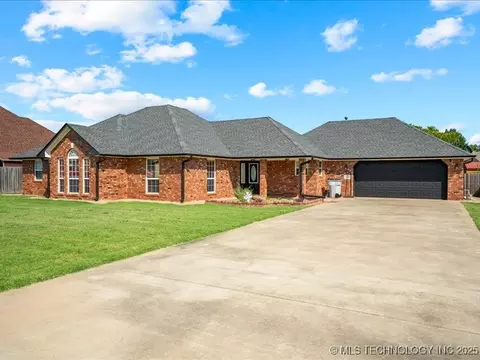 1045 W Mcintosh Ave, Checotah, OK 74426