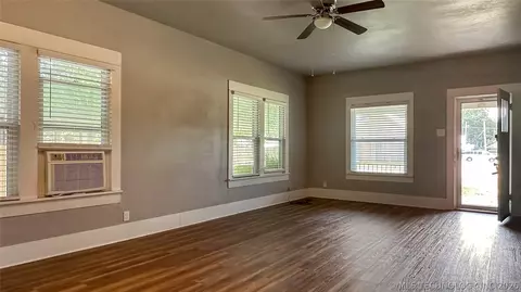 Living - 700 Lincoln, Ryan, OK 73565 photo 3 of 4