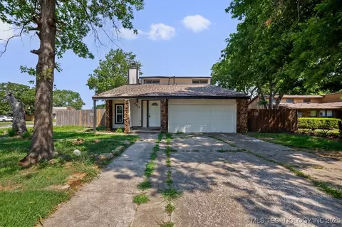 9203 E 59th St, Tulsa, OK 74145 photo 2