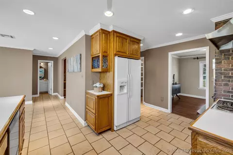 2835 E 47th St, Tulsa, OK 74105 photo 18