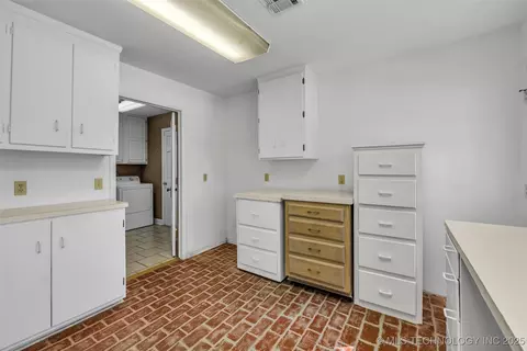 2835 E 47th St, Tulsa, OK 74105 photo 33