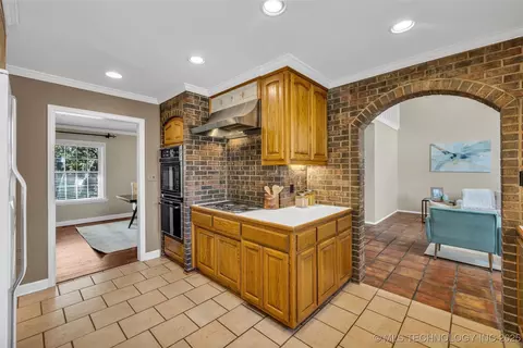2835 E 47th St, Tulsa, OK 74105 photo 19