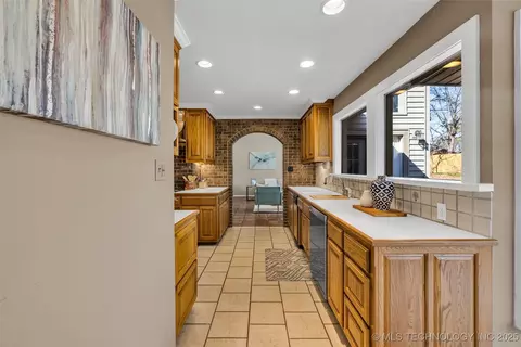 2835 E 47th St, Tulsa, OK 74105 photo 23