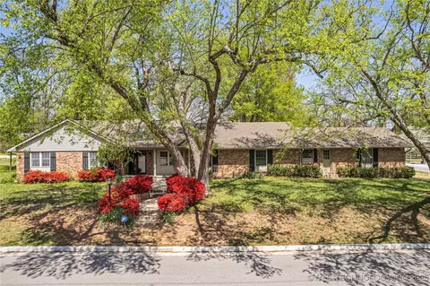 2835 E 47th St, Tulsa, OK 74105 photo 2