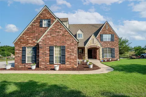 706 S Tallchief Ave, Skiatook, OK 74070