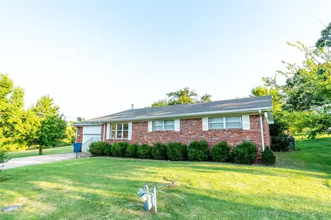 821 Ash St, Pawnee, OK 74058