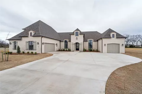 8622 S Timber Wolf Dr, Broken Arrow, OK 74014