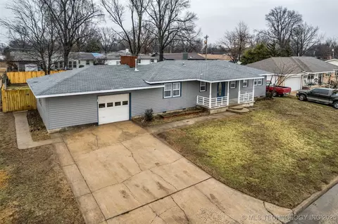 321 SE 14th St, Pryor, OK 74361