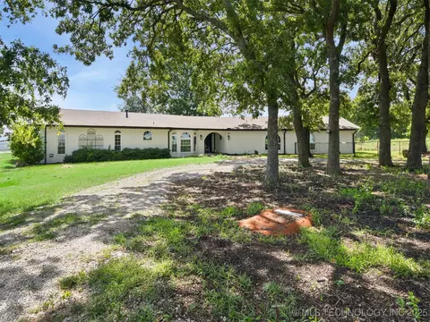 1348 Gene Autry Rd, Ardmore, OK 73401