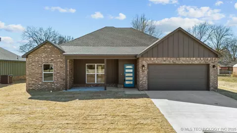 404 W 7th St, Dewey, OK 74029