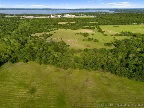 32 E Coon Crk, Eufaula, OK 74432