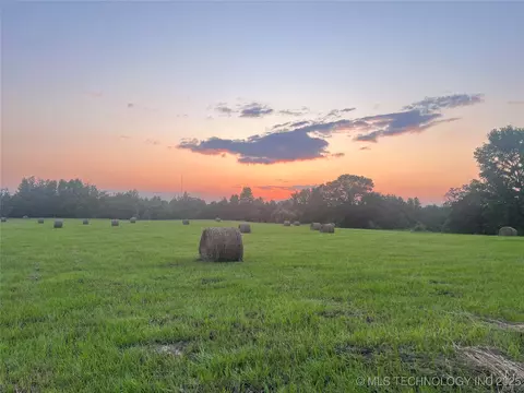 Pine Creek Road, Valliant, OK 74764