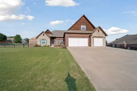 13665 S 261st East Ave, Coweta, OK 74429