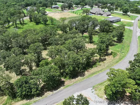 4 E Scissortail Rd, Sulphur, OK 73086