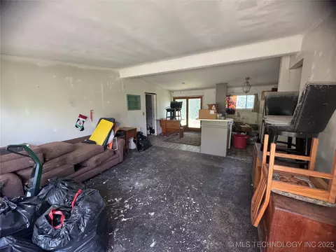 7847 E Latimer Pl, Tulsa, OK 74115 photo 3