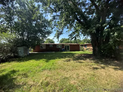 7847 E Latimer Pl, Tulsa, OK 74115 photo 2