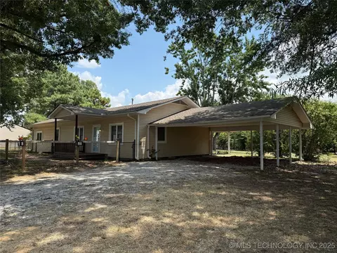 116 SW 5 Th St, Checotah, OK 74426 photo 2