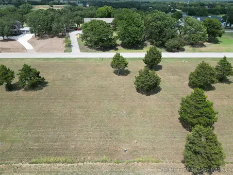 528 Country Club Rd, Ardmore, OK 73401