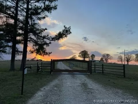 554 N 4206 Rd, Hugo, OK 74743