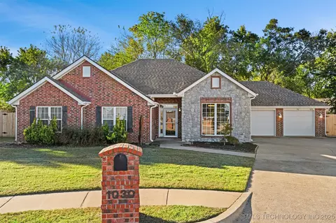 1030 East Dr, Bartlesville, OK 74006