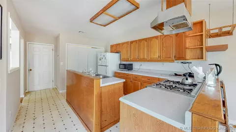 1243 E 32nd St, Tulsa, OK 74105 photo 9