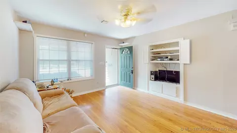 1243 E 32nd St, Tulsa, OK 74105 photo 3