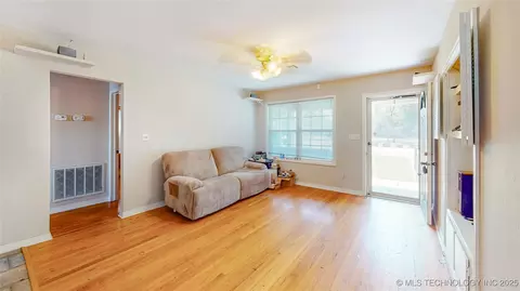 1243 E 32nd St, Tulsa, OK 74105 photo 4