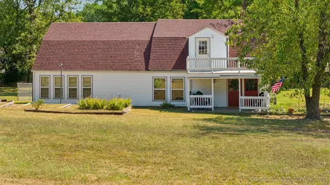 509 W 5th St, Grove, OK 74344