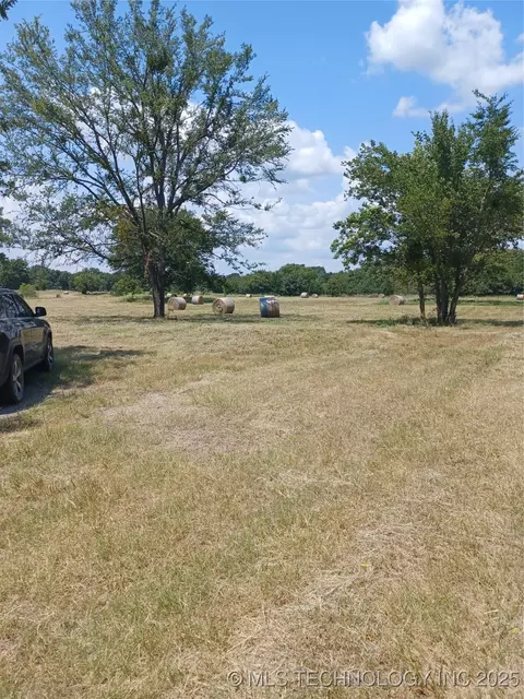 E 1060 Road, Okemah, OK 74859
