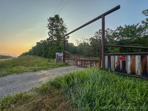 1 Moonshine Dr, Clayton, OK 74536