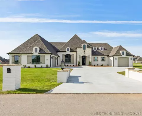 8210 E 111th St N, Owasso, OK 74055