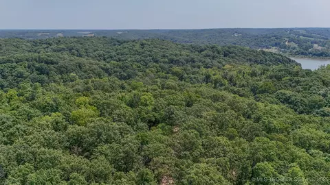 180 E Wyandotte Rd, Wyandotte, OK 74370
