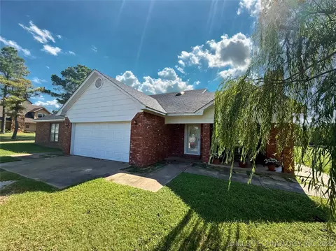 705 Shirley, Madill, OK 73446