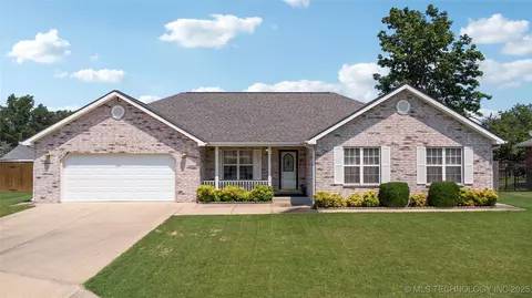 225 SE 15th Ct, Pryor, OK 74361