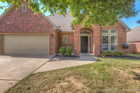1704 W 120th Ct S, Jenks, OK 74037