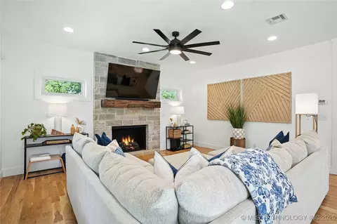 202 E Greeley St, Broken Arrow, OK 74012 photo 7