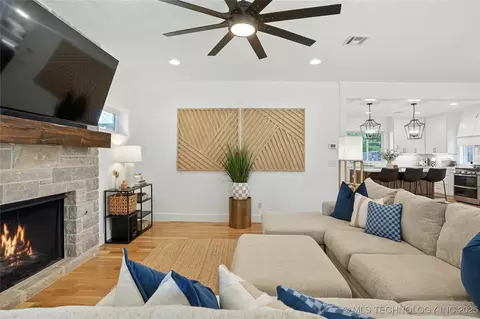202 E Greeley St, Broken Arrow, OK 74012 photo 9