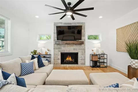 202 E Greeley St, Broken Arrow, OK 74012 photo 8