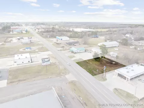 2017 E Washington St, Idabel, OK 74745 photo 2