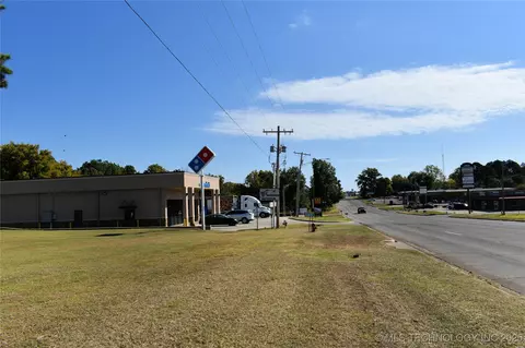 2017 E Washington St, Idabel, OK 74745 photo 13