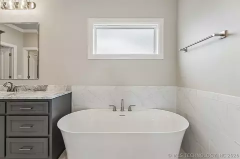 Bath - 22018 E 113th St N, Broken Arrow, OK 74014 photo 4 of 14
