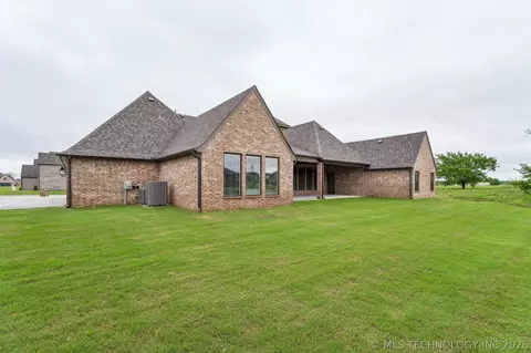 Exterior - 22018 E 113th St N, Broken Arrow, OK 74014 photo 4 of 9