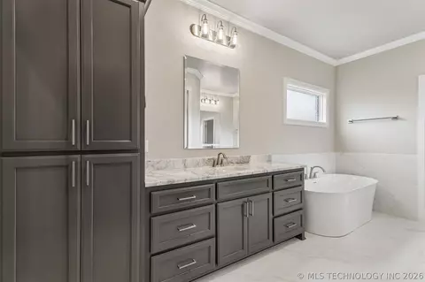 Bath - 22018 E 113th St N, Broken Arrow, OK 74014 photo 6 of 14