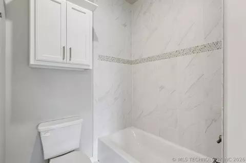 Bath - 22018 E 113th St N, Broken Arrow, OK 74014 photo 11 of 14