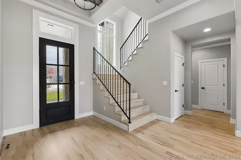 Entry Way - 214 E 164th Pl S, Glenpool, OK 74033 photo 1 of 4
